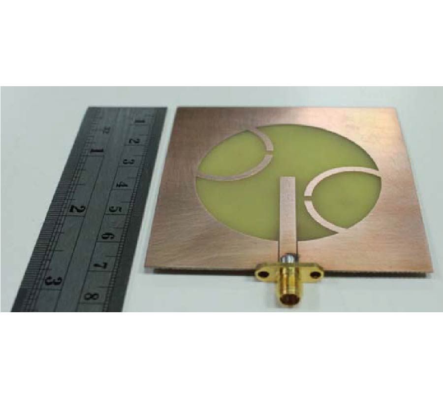 A COMPACT SIZE AND SMALL FREQUENCY RATIO CPW-FED CIRCULAR SLOT ANTENNA FOR GPS/WLAN DUAL-BAND AND CIRCULAR POLARIZATIONS