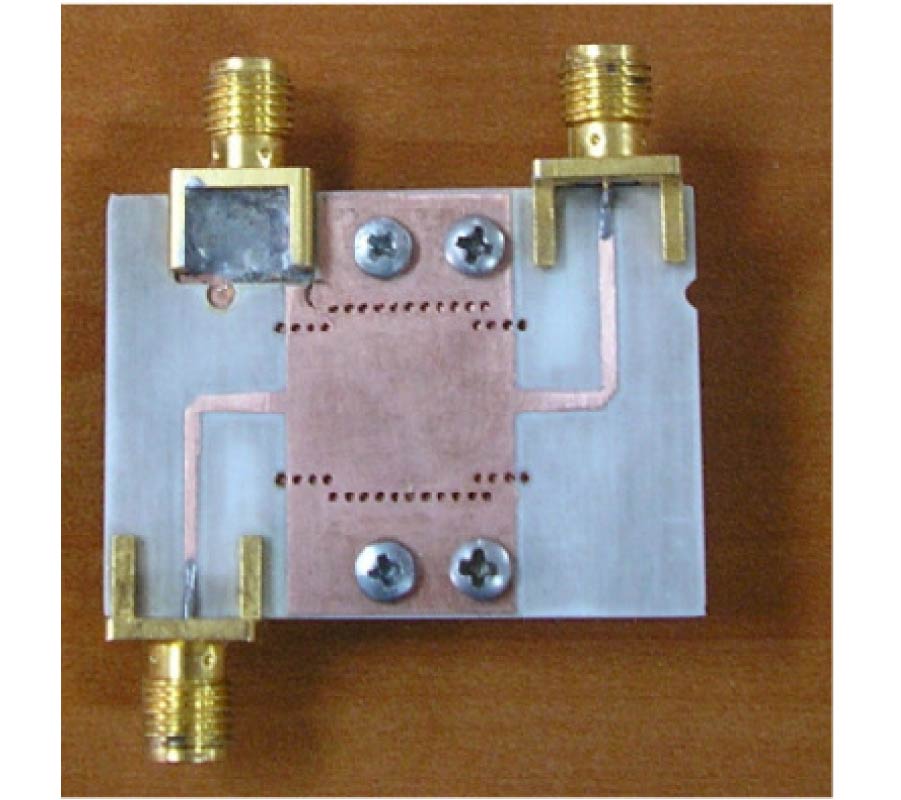 MULTI-LAYER SUBSTRATE INTEGRATED WAVEGUIDE E-PLANE POWER DIVIDER