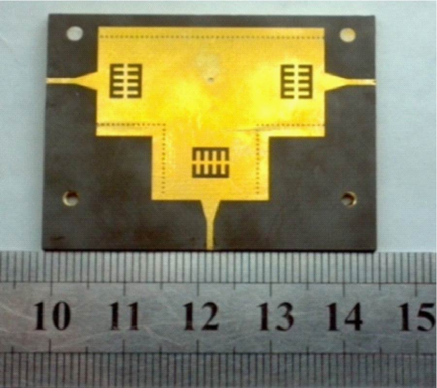 A NOVEL POWER DIVIDER INTEGRATED WITH SIW AND DGS TECHNOLOGY