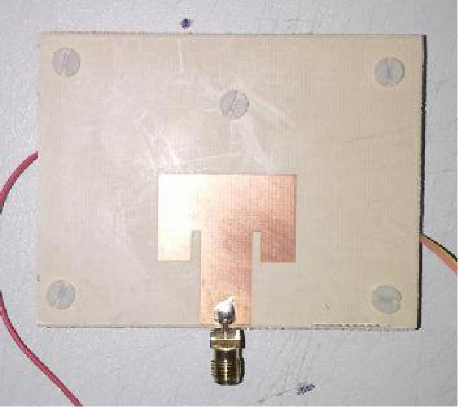 FREQUENCY RECONFIGURABLE MICROSTRIP PATCH-SLOT ANTENNA WITH DIRECTIONAL RADIATION PATTERN