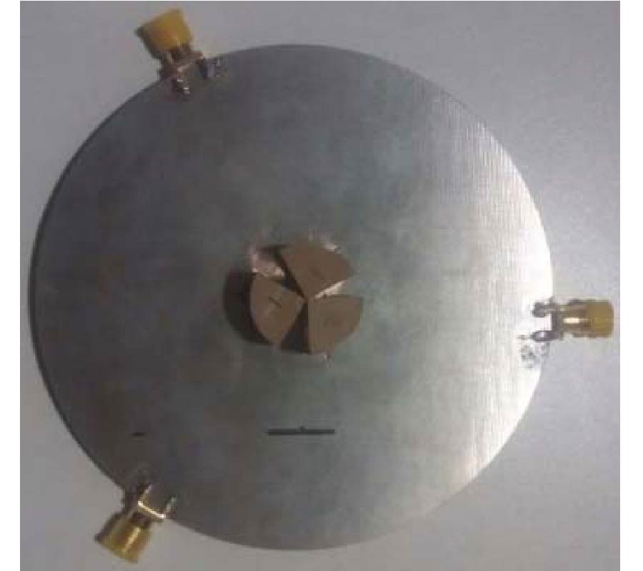 A NOVEL COMPACT THREE-PORT DIELECTRIC RESONATOR ANTENNA WITH RECONFIGURABLE PATTERN FOR WLAN SYSTEMS