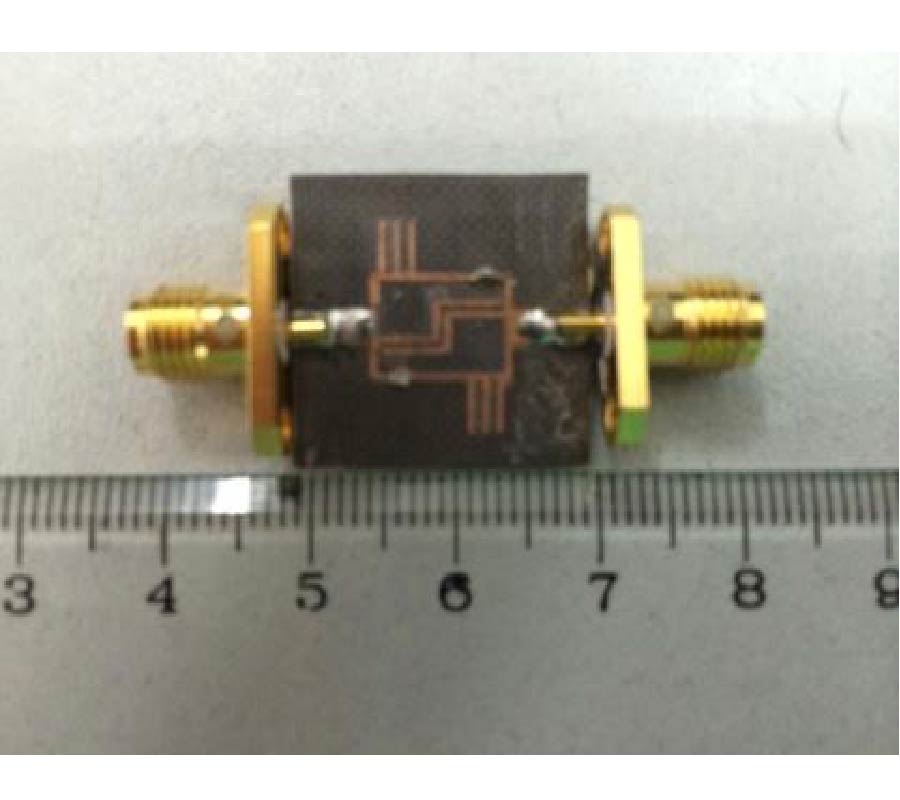 A NOVEL COMPACT WIDEBAND BANDPASS FILTER USING ROTATIONAL SYMMETRIC LOADED STRUCTURE