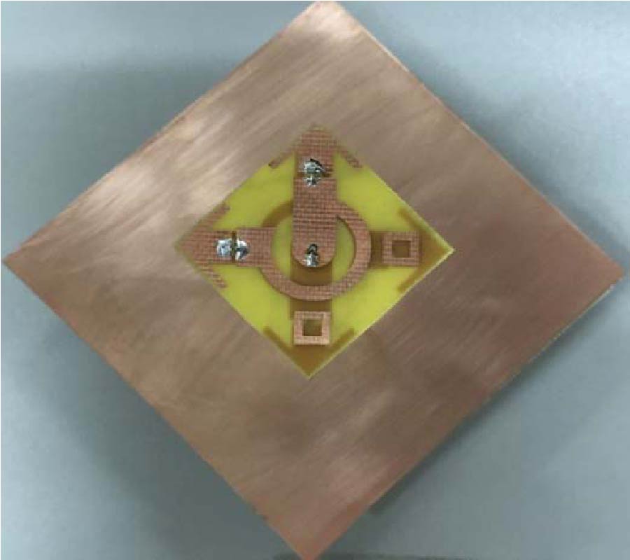 COMPACT CIRCULARLY POLARIZED CROSSED DIPOLE ANTENNA WITH CHIP INDUCTORS AND SQUARE RINGS LOADING FOR GPS APPLICATIONS