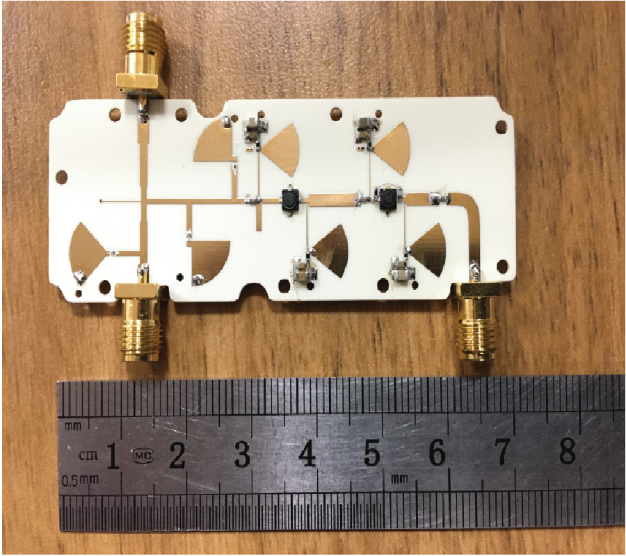 AN 8 GHZ FRONT-END MODULE WITH HIGH-PERFORMANCE T/R SWITCH AND LNA