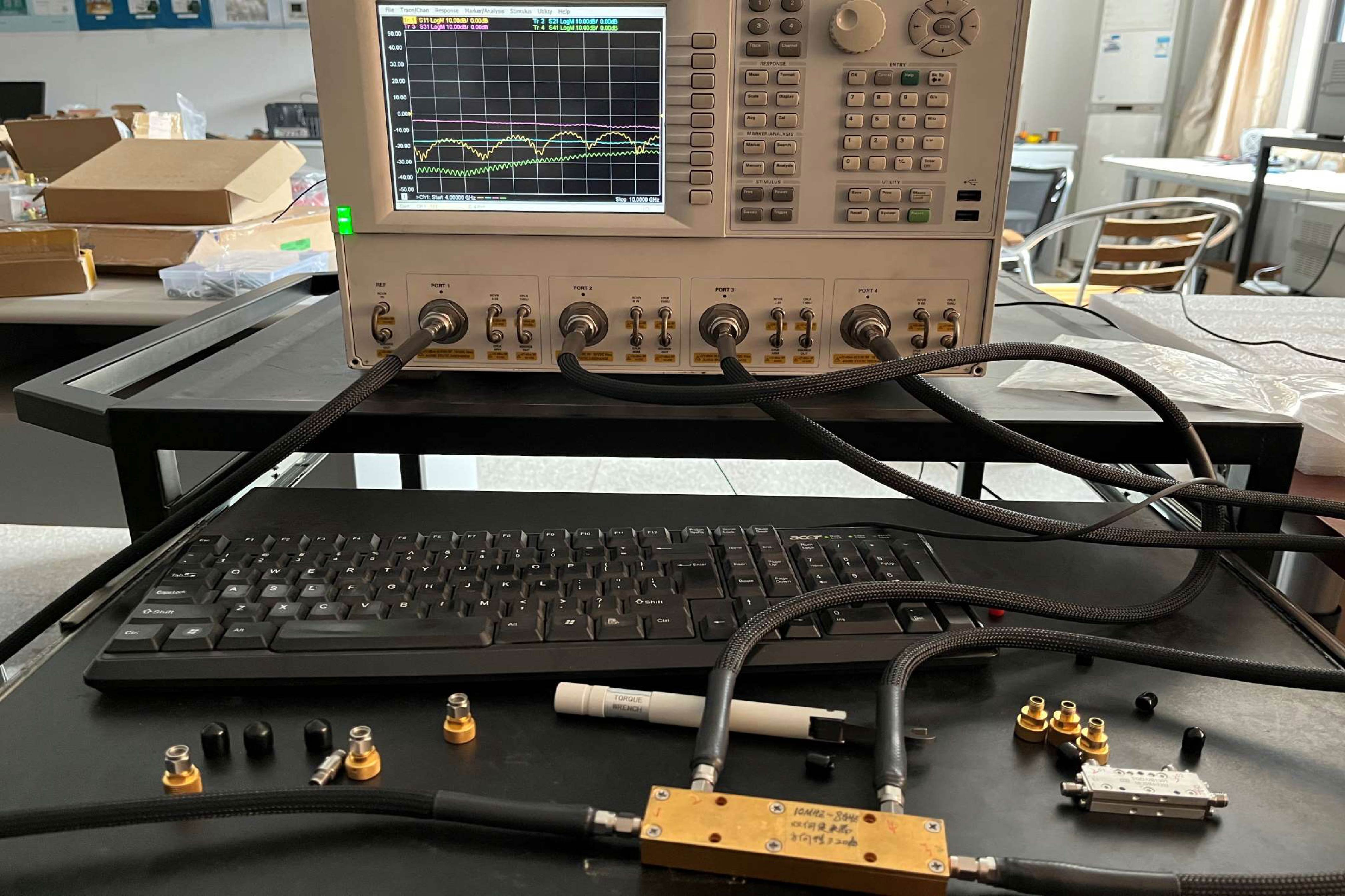 Deviation Analysis of Multiport VNA Hardware Specification-related Nonideality