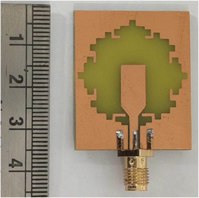 CPW-fed Minkowski Island Fractal Slot Antenna for Wideband Application